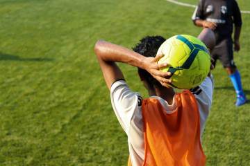 央视拒签天价版权，FIFA正在亲手毁掉世界杯（配图示意）
